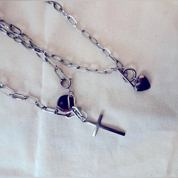 2 Avail - NWOT Stainless Steel Heart or Cross Paperclip Necklace - Picture 7 of 7